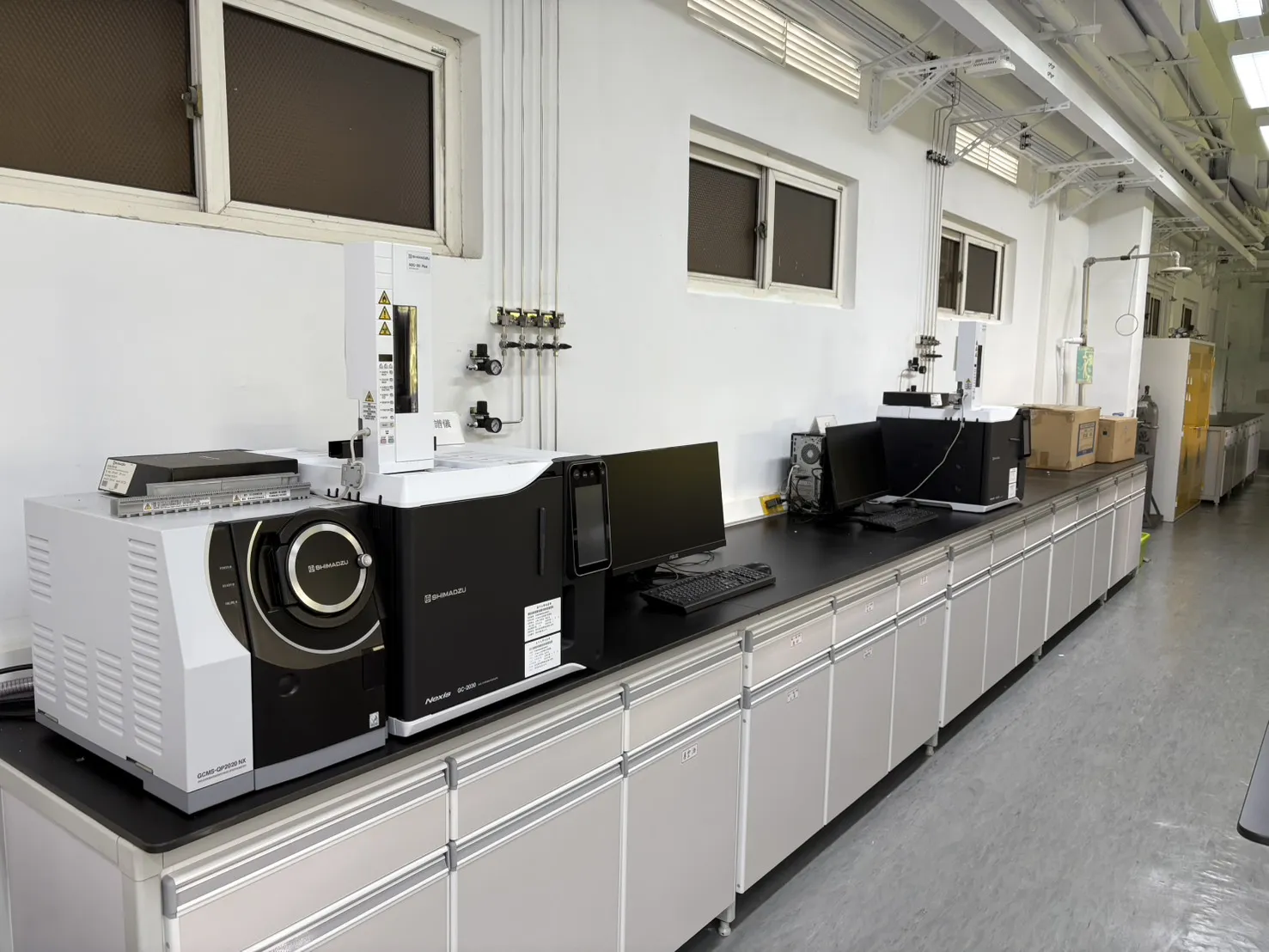 The experimental courses are designed to progress from basic to advanced levels, covering General Chemistry Laboratory, Organic Chemistry Laboratory, Physical Chemistry Laboratory, and Chemical Engineering Laboratory.