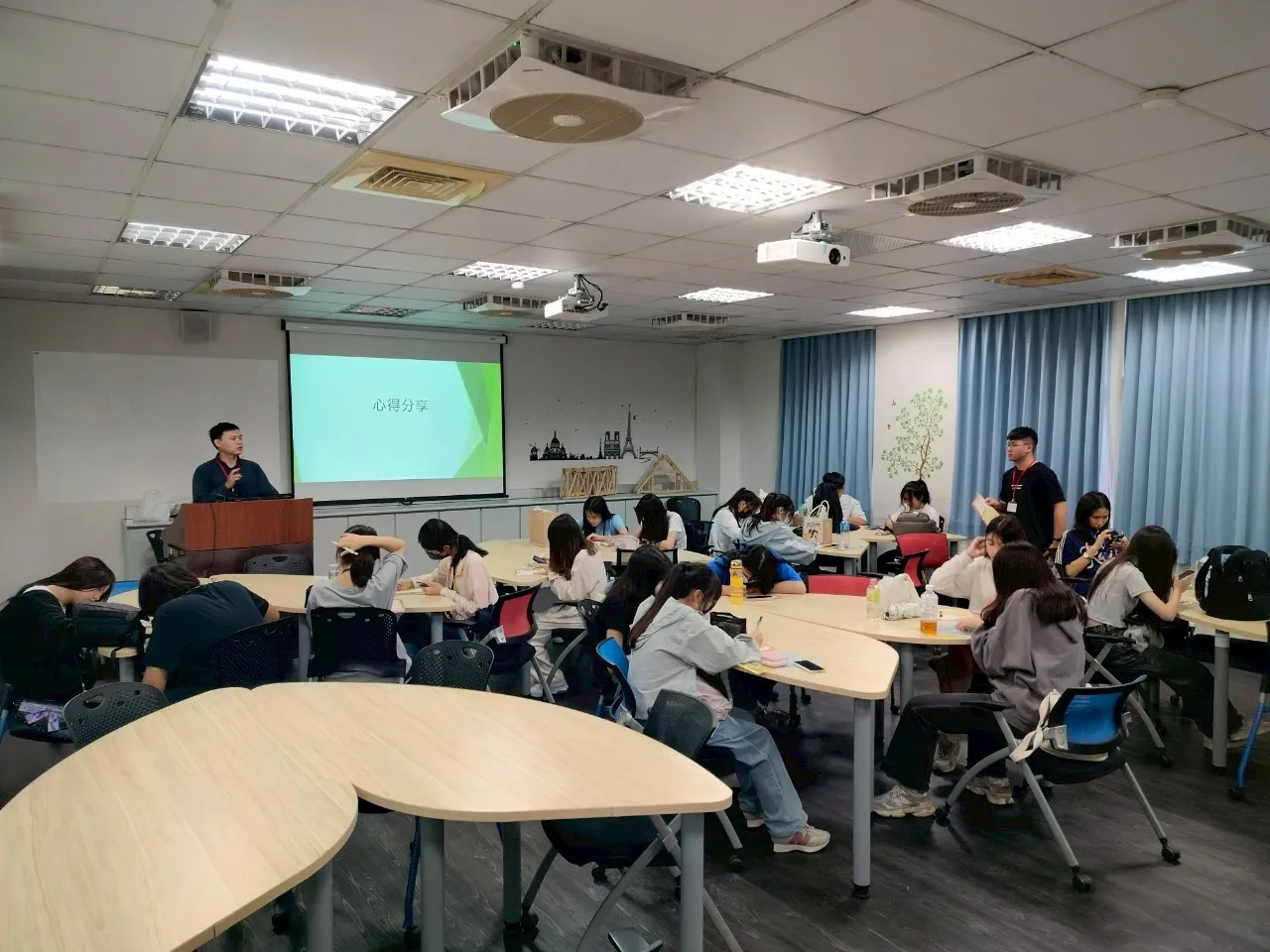 The courses cover professional knowledge in fields such as Green Chemical Engineering, Applied Chemistry, Precision Processing, Biotechnology, and Advanced Materials.